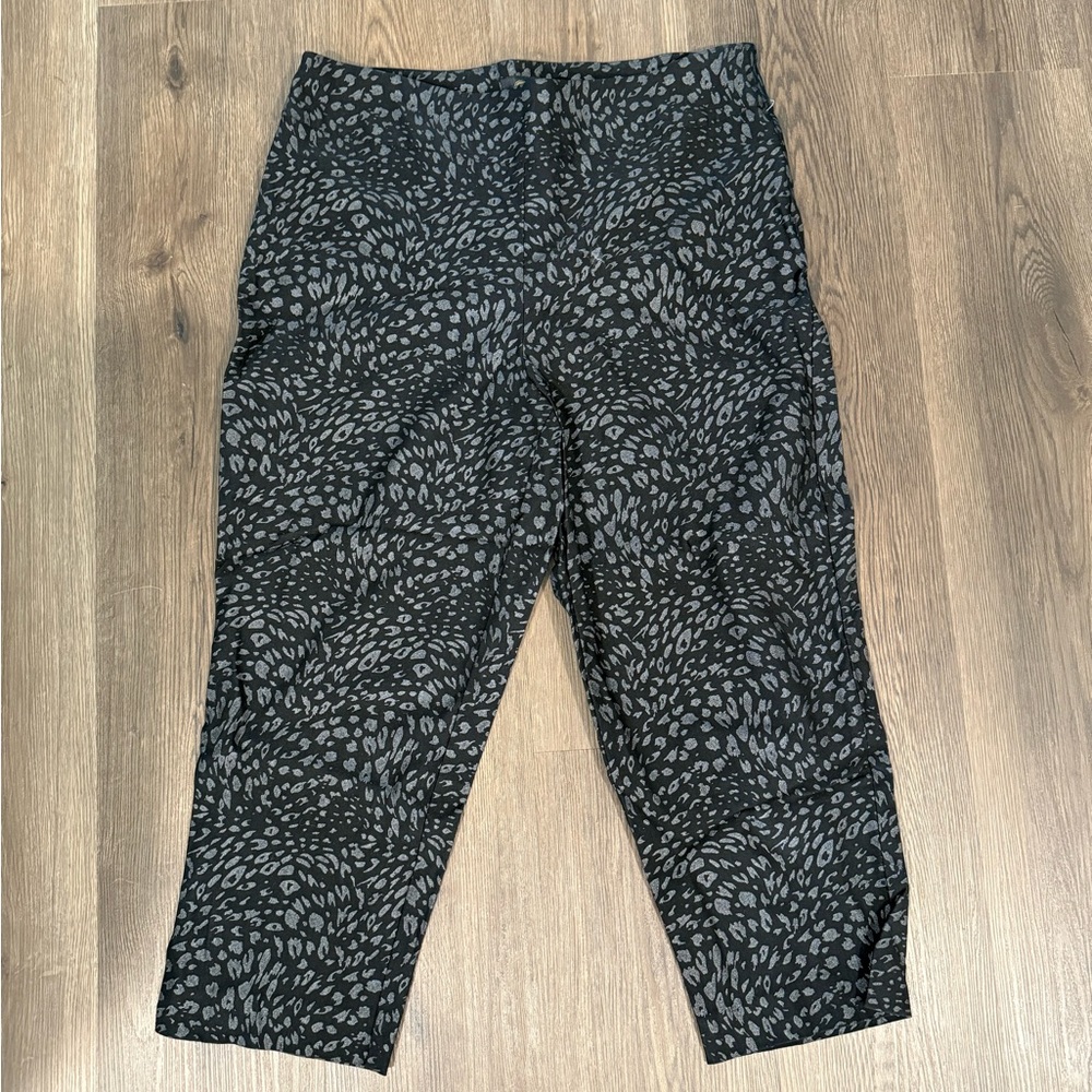 JM Collection Women’s Leopard Capri